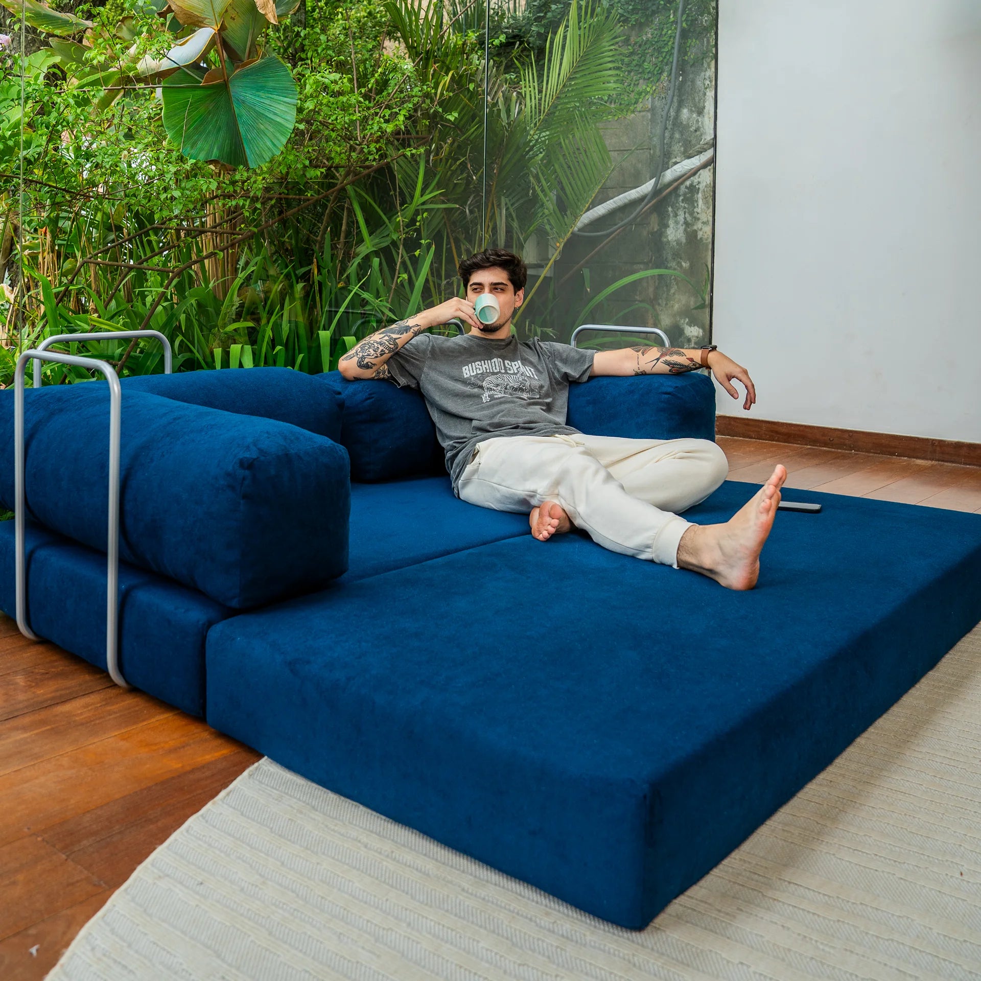 Sofá Cama Bloom Tecido Boucle Azul Marinho - Sofá na Caixa