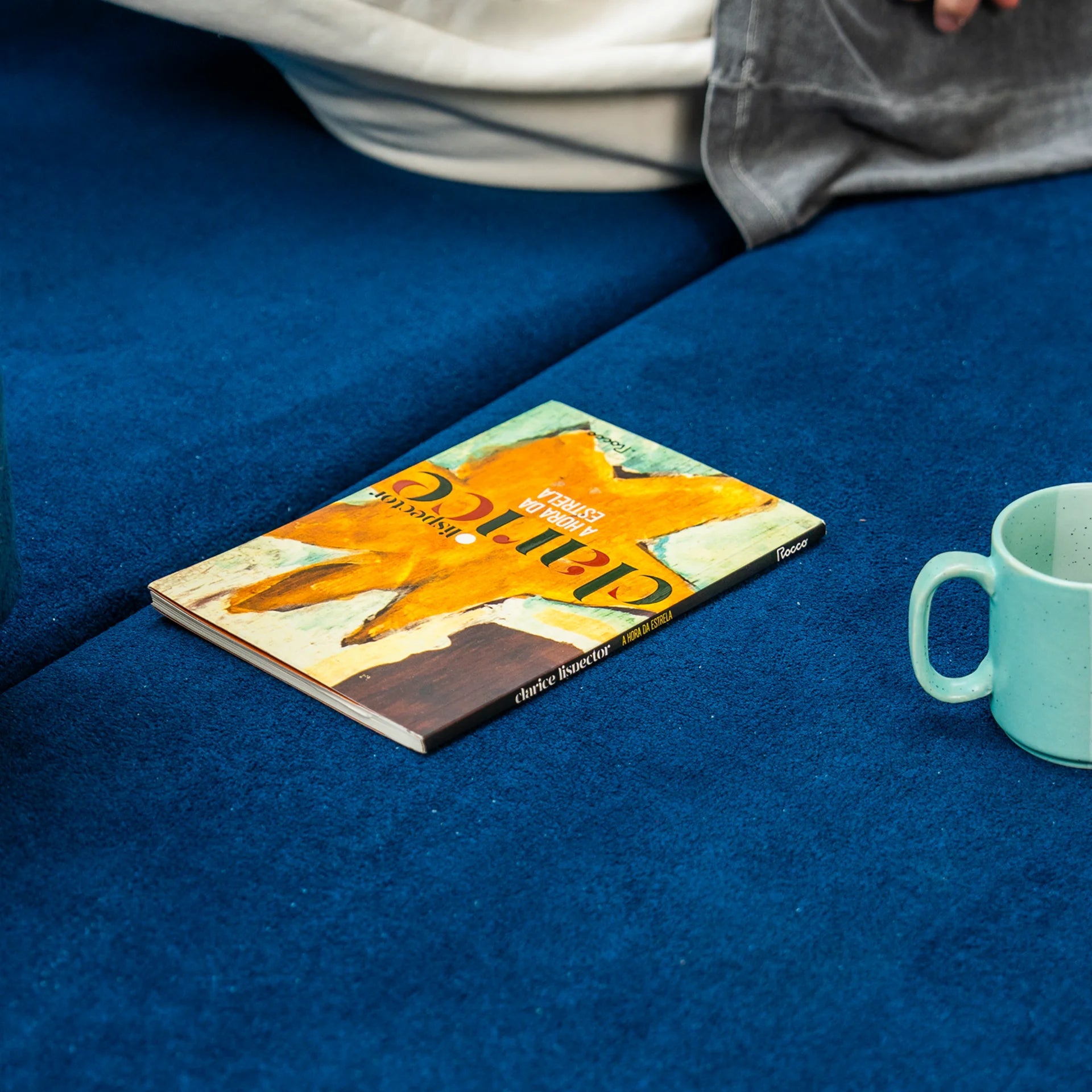 Sofá Cama Bloom Tecido Boucle Azul Marinho - Sofá na Caixa