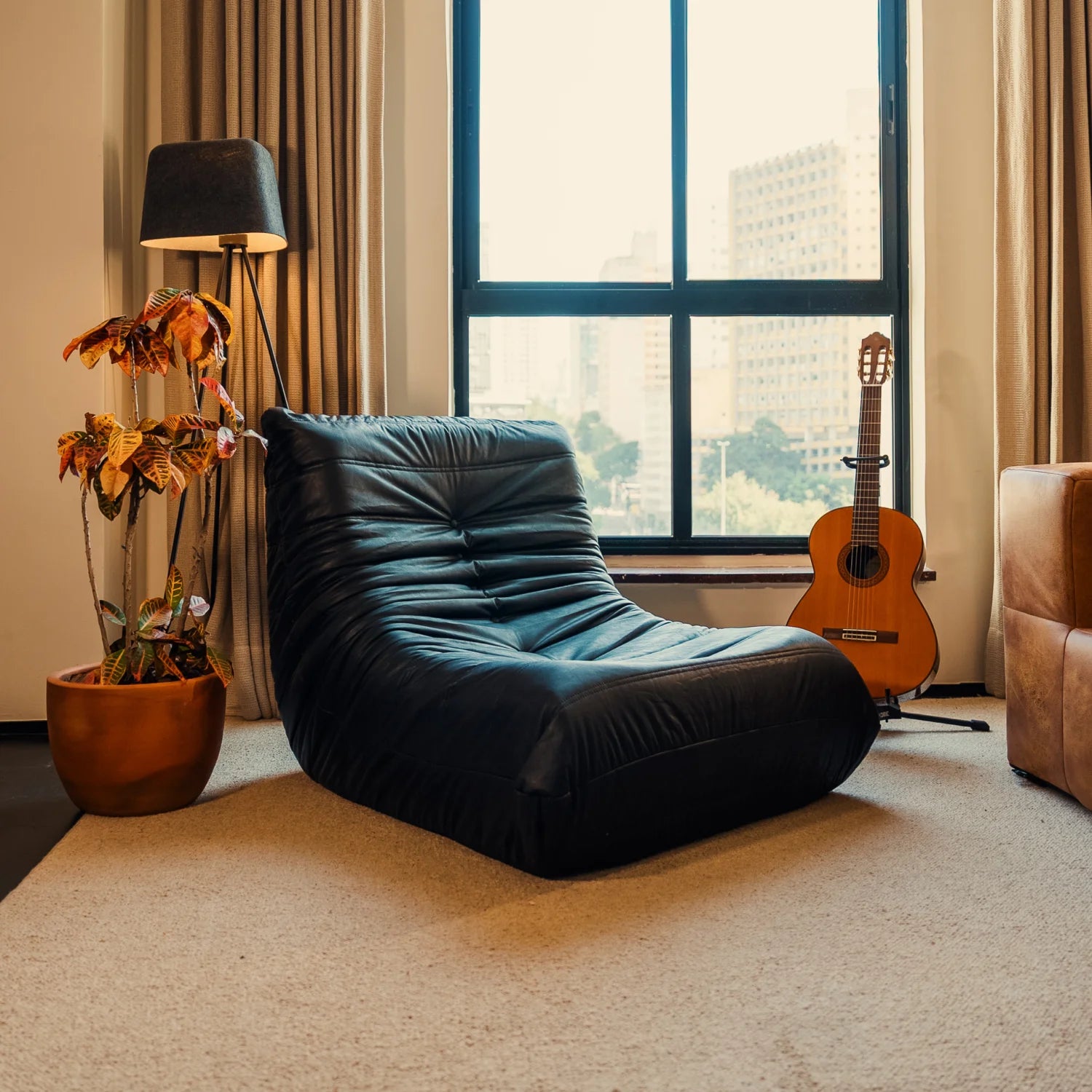 Poltrona Design 1973 Preta Courino 1 unidade Sofá na Caixa