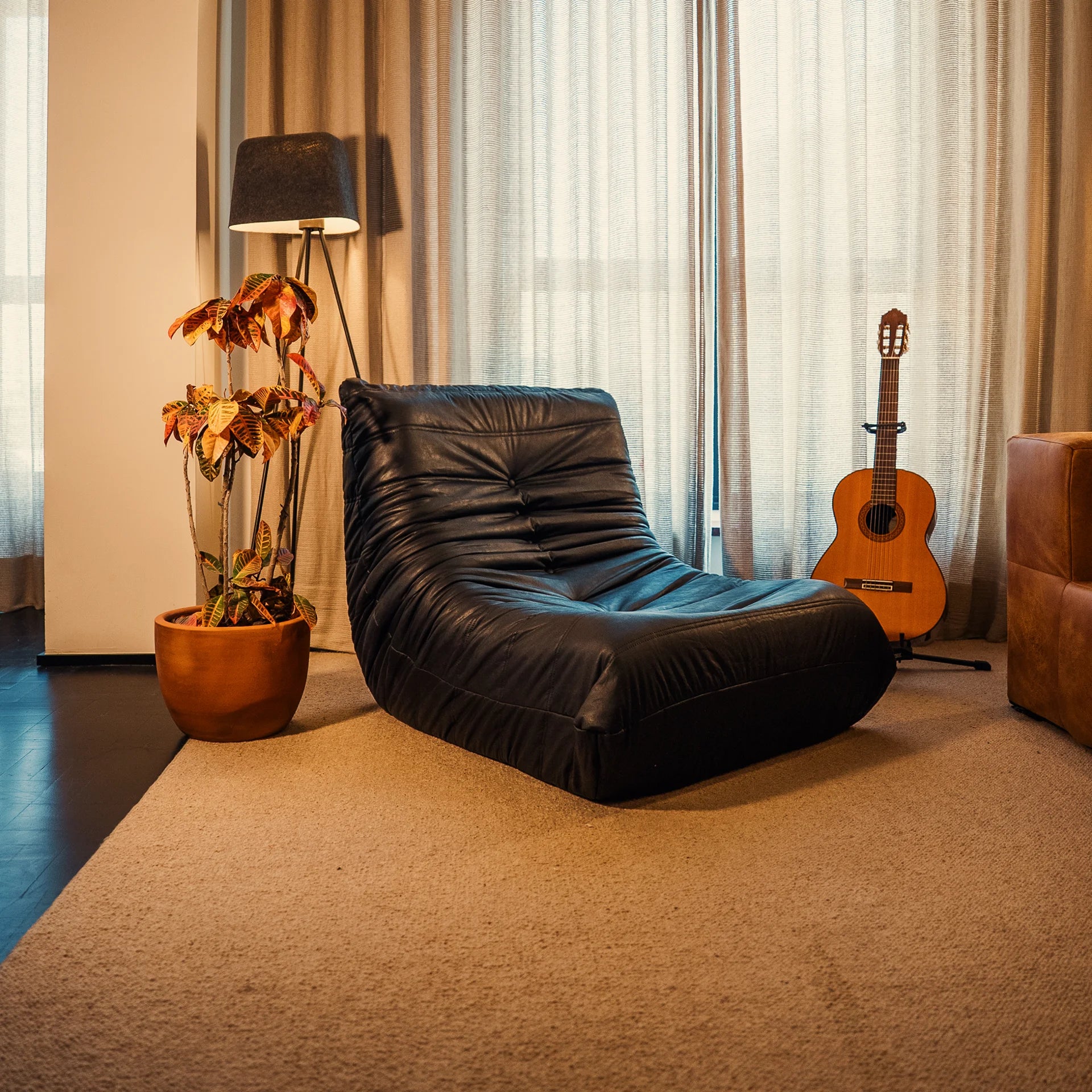 Poltrona Design 1973 Courino Preta 2 unidades Sofá na caixa