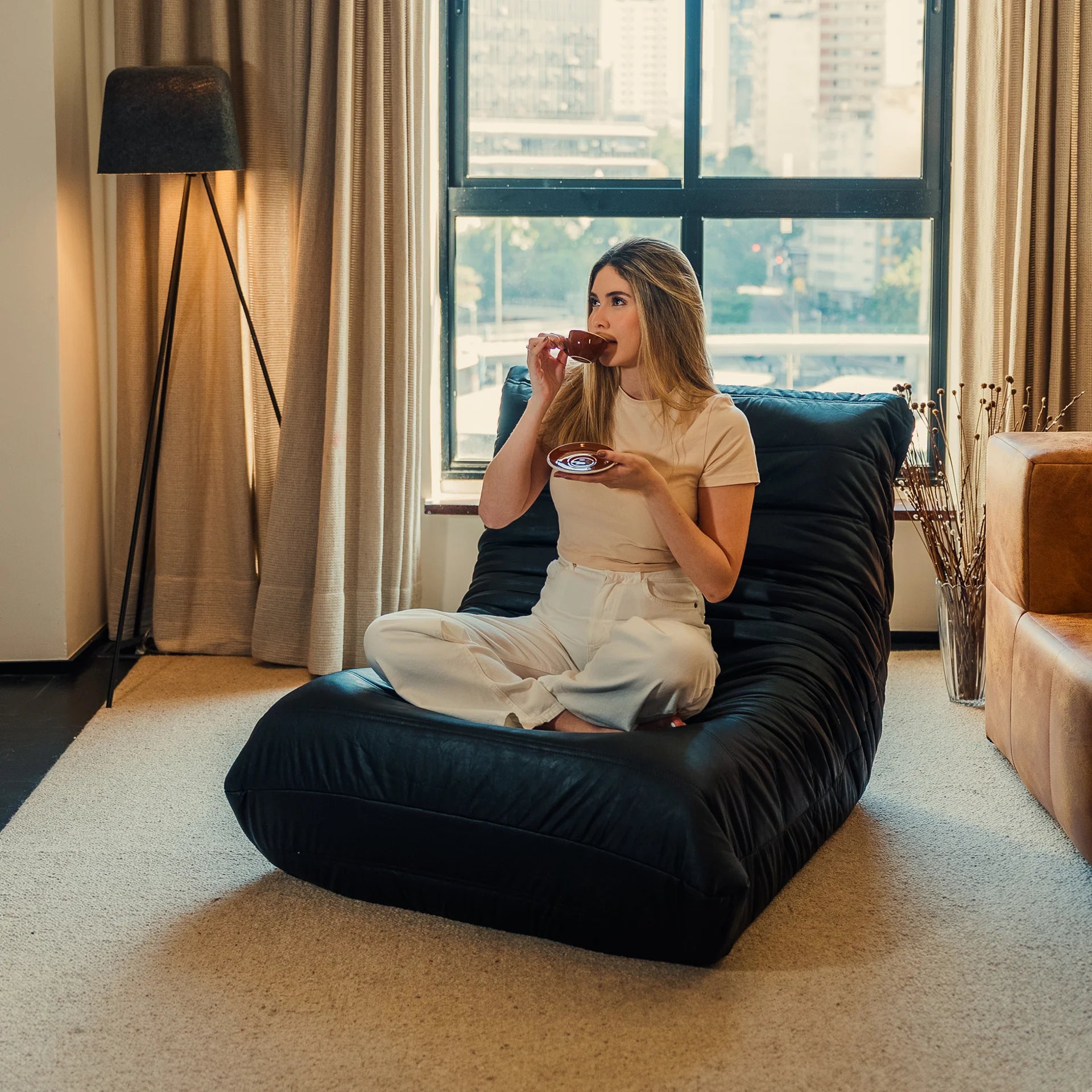 Poltrona Design 1973 Courino Preta 2 unidades Sofá na caixa