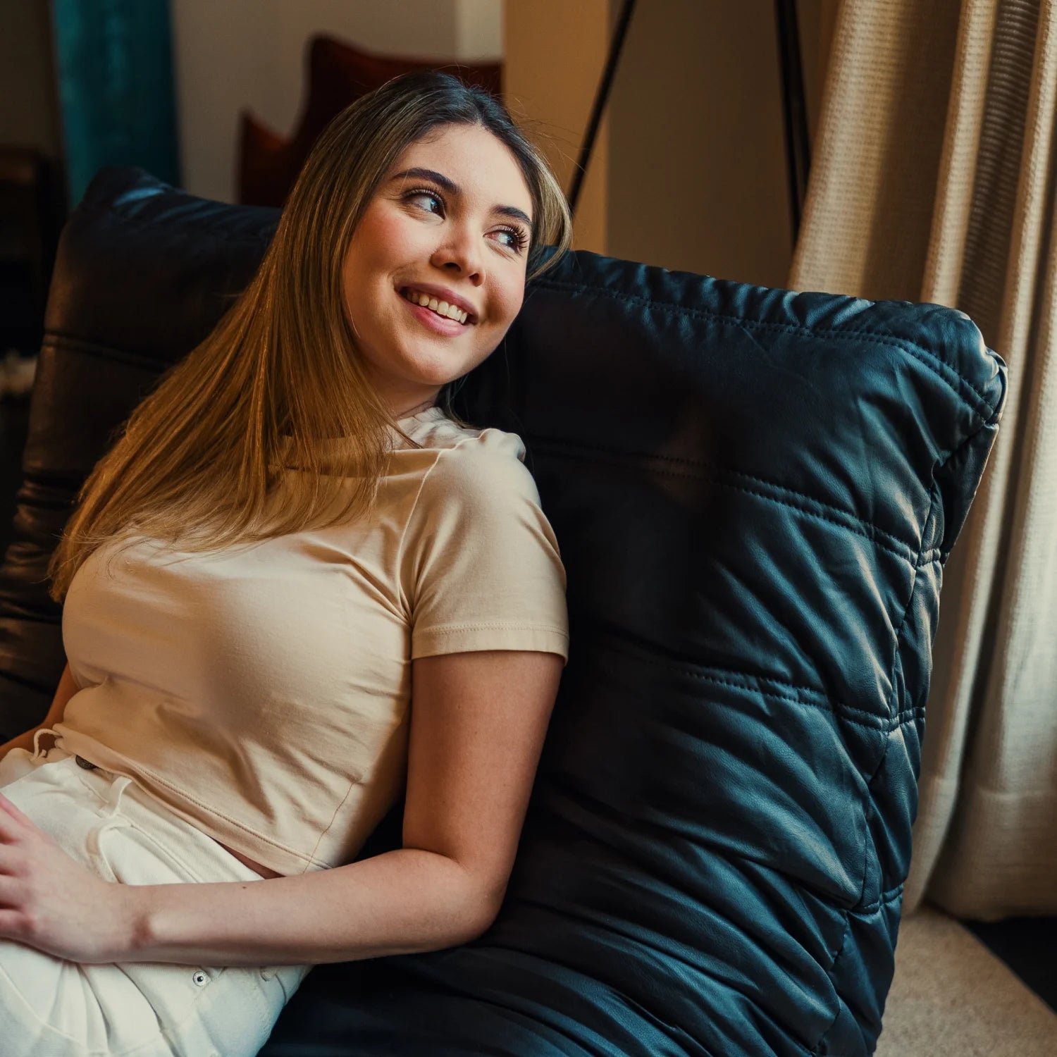 Poltrona Design 1973 Preta Courino 1 unidade Sofá na Caixa