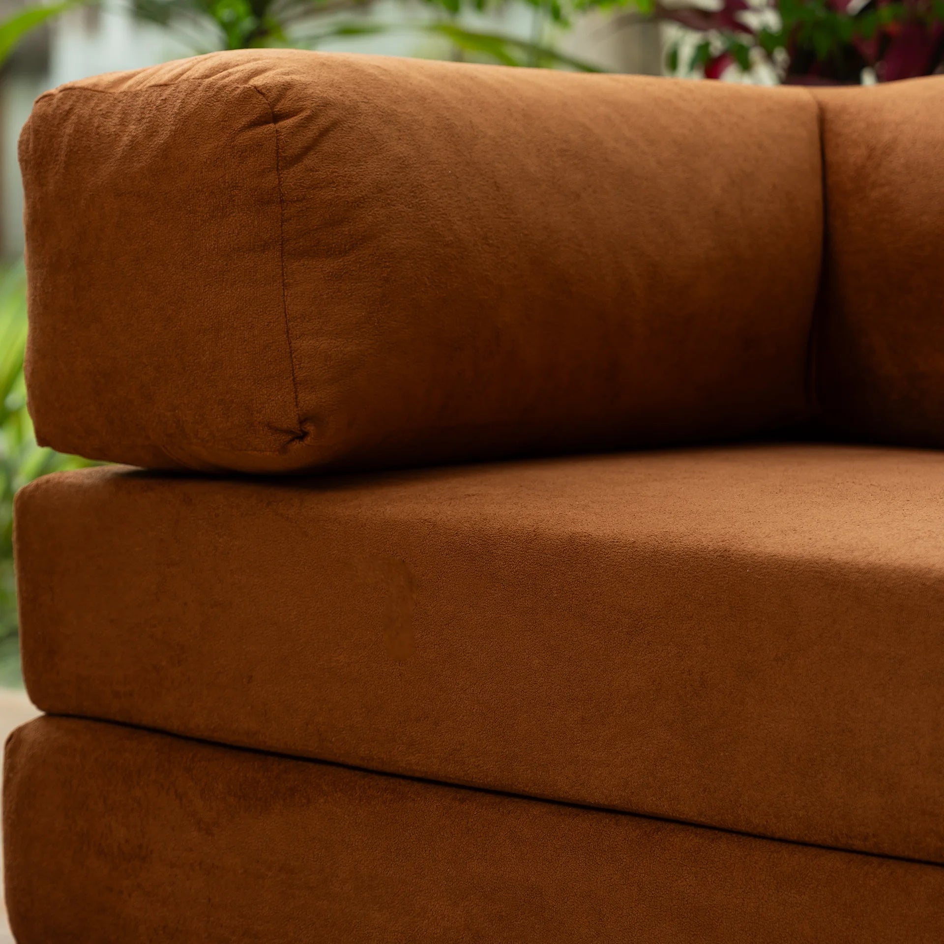 Sofá Cama Bloom - Sofá na Caixa + Apoio de Pé Bloom Tecido Boucle Laranja