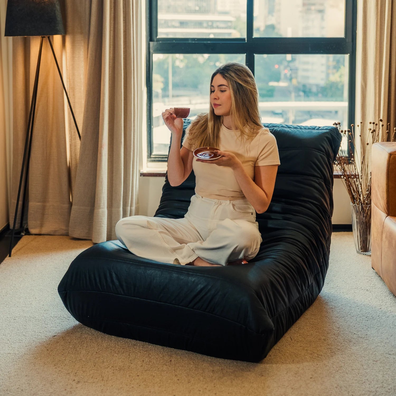 Poltrona Design 1973 Preta Courino 1 unidade Sofá na Caixa