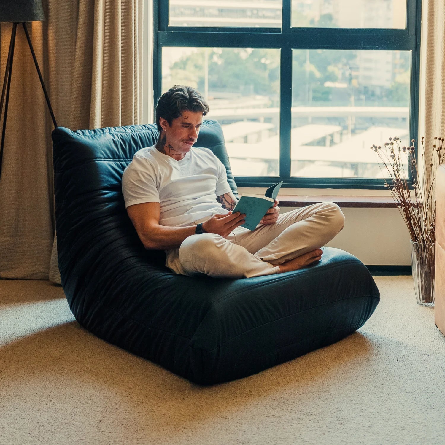 Poltrona Design 1973 Preta Courino 1 unidade Sofá na Caixa