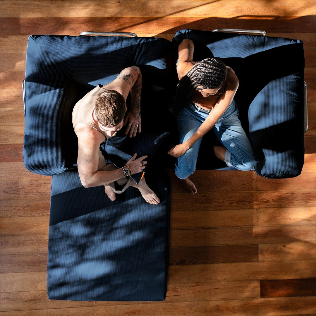 Sofá Cama Bloom - Sofá na Caixa + Apoio de Pé Bloom Tecido Boucle Azul