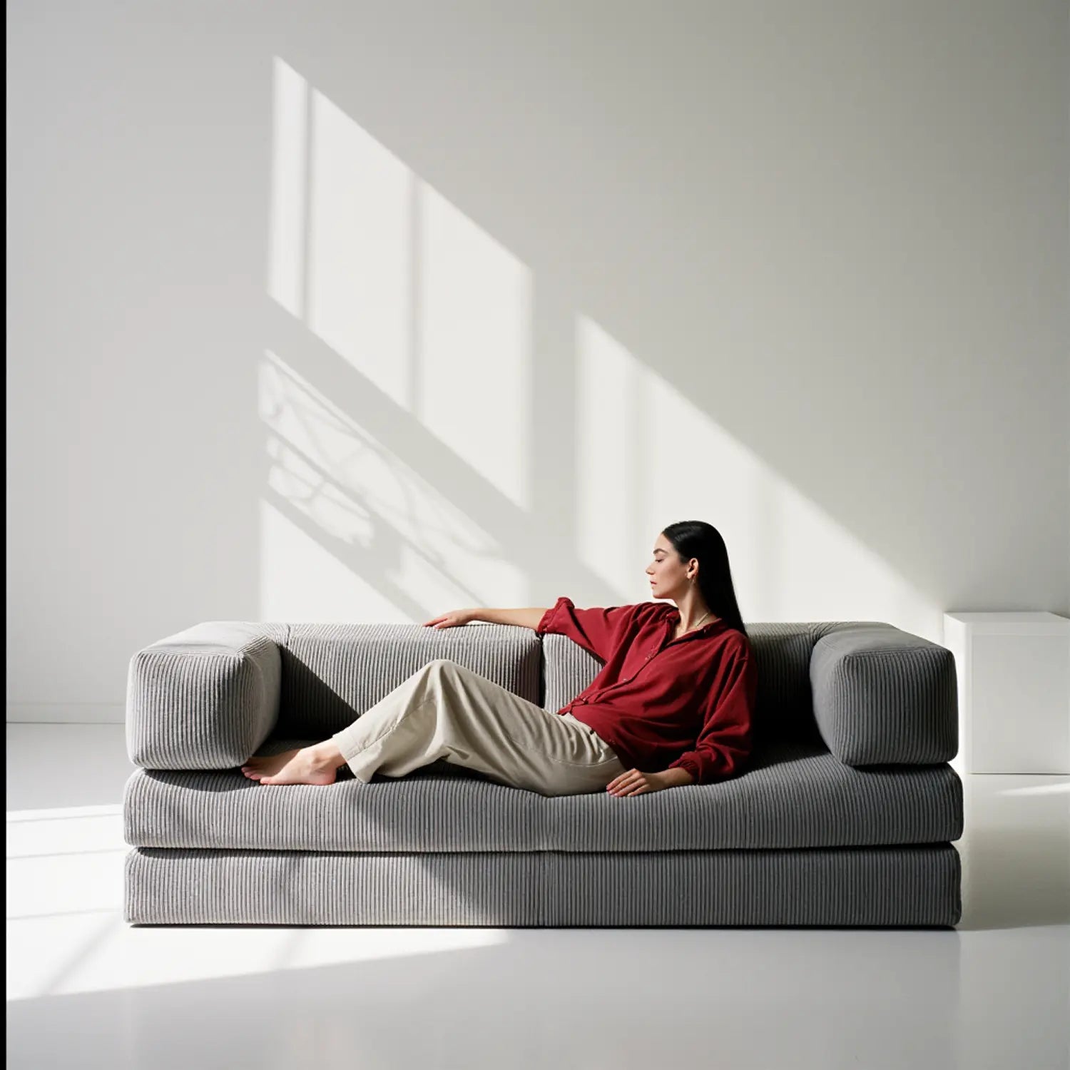 Sofá Cama Bloom - Sofá na Caixa + Apoio de Pé Bloom Tecido Boucle Cinza