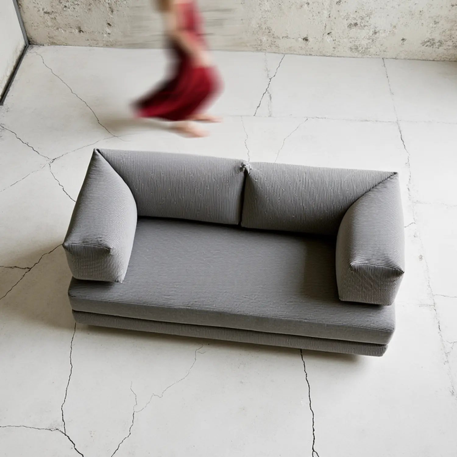 Sofá Cama Bloom - Sofá na Caixa + Apoio de Pé Bloom Tecido Boucle Cinza