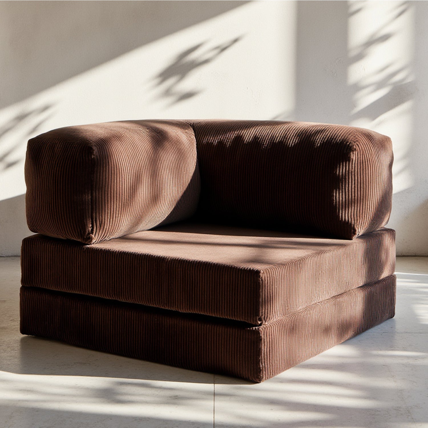 Sofá Cama Bloom - Sofá na Caixa + Poltrona Bloom Tecido Boucle Marrom · detalhe na cor marrom · vista 5