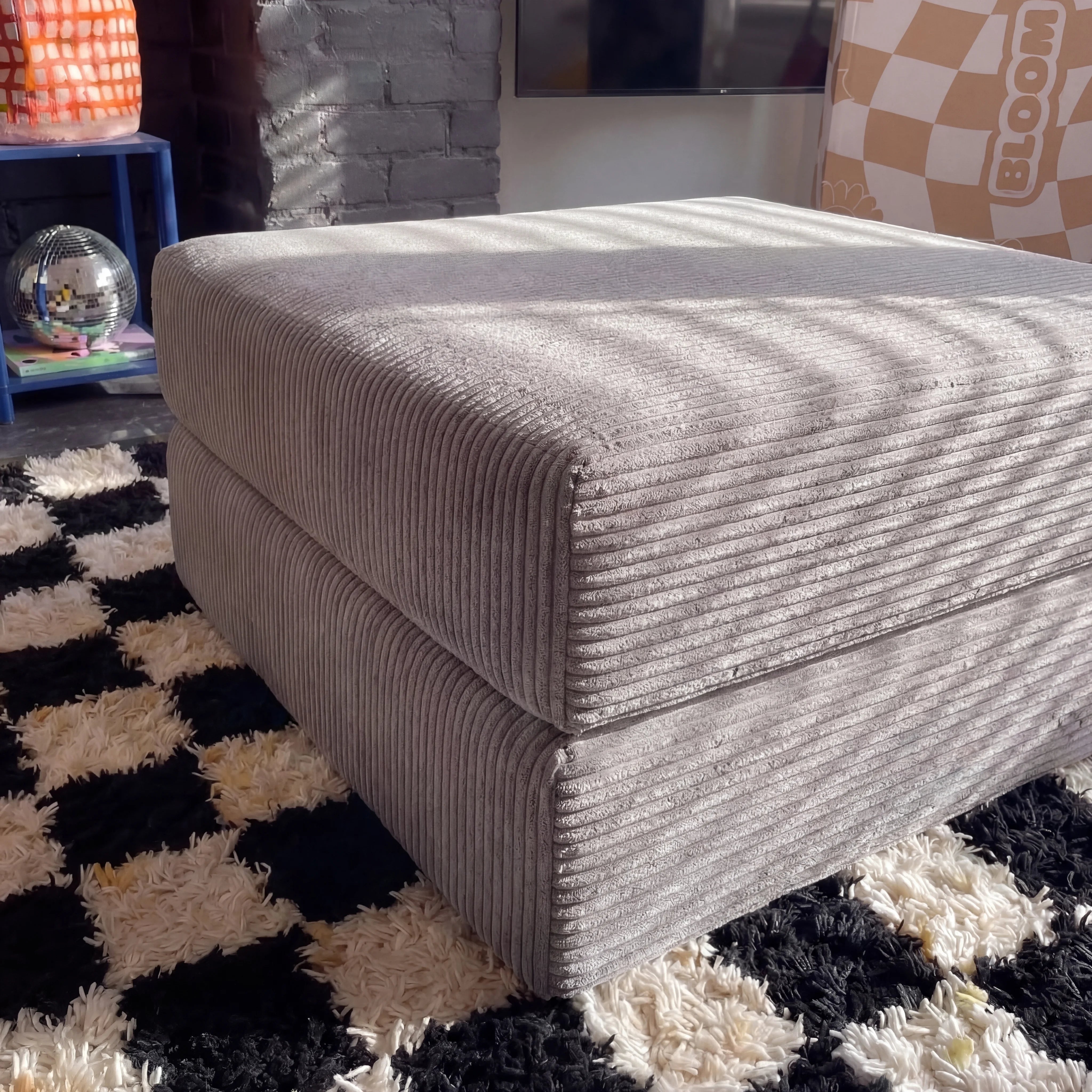 Chaise / Apoio de pé Sofá Cama Bloom Tecido Cotelê Cinza · vista 3