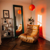 Kit Poltrona Design 1973 + Apoio para pés - Courino · em ambiente decorado · vista 9