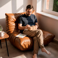 Poltrona Design 1973 Courino Marrom 2 unidades Sofá na caixa · em ambiente decorado