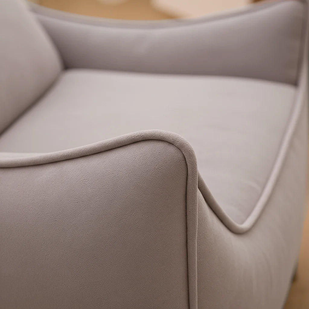Kit Poltrona Arya + Apoio para pés Cinza · em ambiente decorado · vista 3