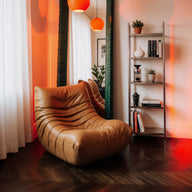 Poltrona Design 1973 Courino Marrom 2 unidades Sofá na caixa · em ambiente decorado · vista 3