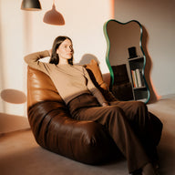 Kit Poltrona Design 1973 + Apoio para pés - Courino · em ambiente decorado · vista 7