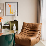 Kit Poltrona Design 1973 + Apoio para pés - Courino · em ambiente decorado · vista 8