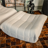Kit Poltrona Design 1973 + Apoio para pés - Preta Courino · vista 4