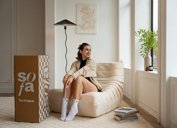 COMPLEMENTE SEU AMBIENTE COM A <strong>SOFÁ NA CAIXA</strong>