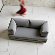 Sofá Cama Bloom - Sofá na Caixa + Apoio de Pé Bloom Tecido Boucle Cinza · detalhe na cor cinza · vista 6