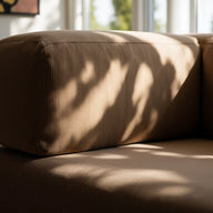 Sofá Cama Bloom - Sofá na Caixa + Apoio de Pé Bloom Tecido Boucle Marrom Grátis · detalhe na cor marrom · vista 5