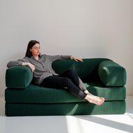 Sofá Cama Bloom - Sofá na Caixa + Apoio de Pé Bloom Tecido Boucle Verde Musgo · detalhe na cor verde · vista 10