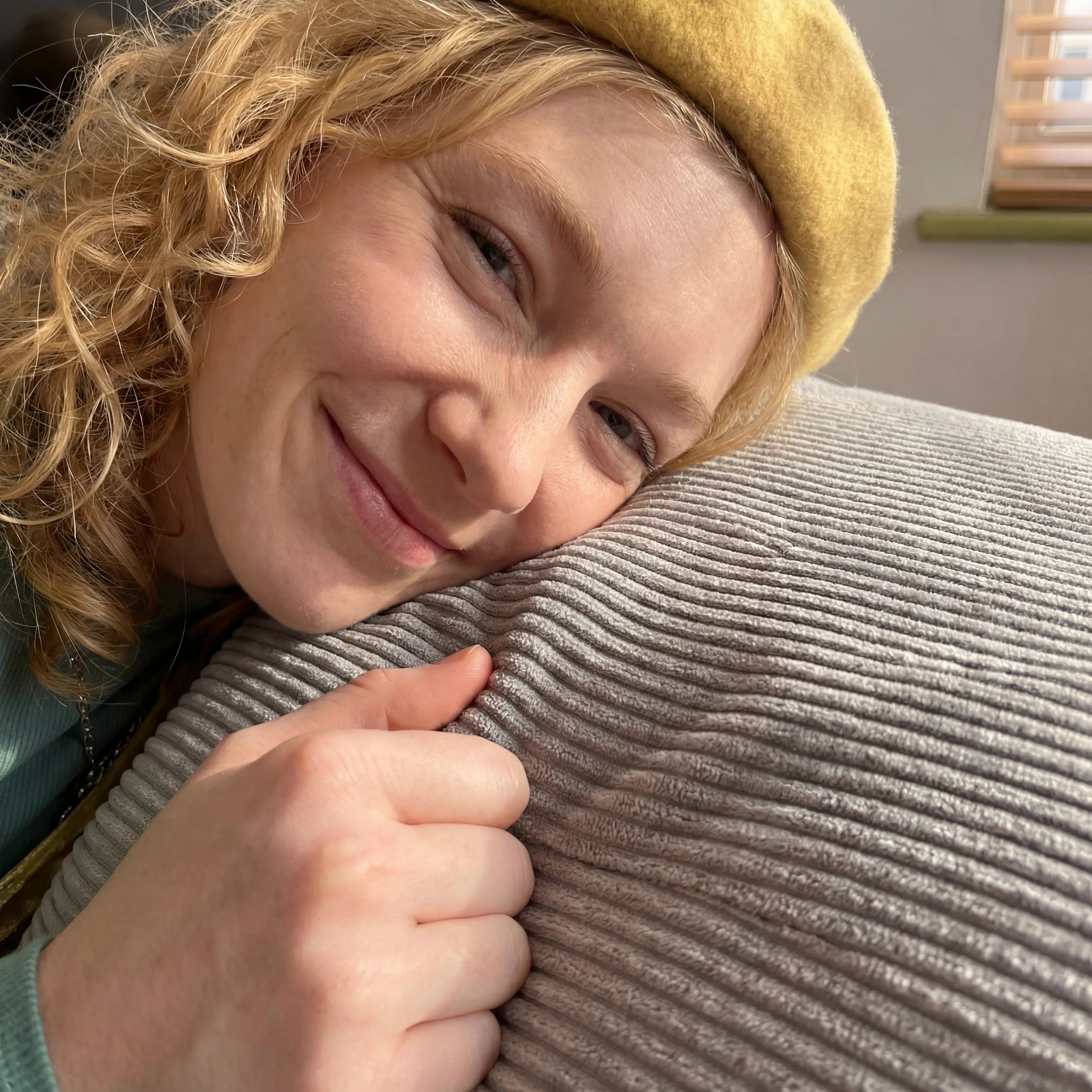 Sofá Cama Bloom Tecido Cotelê Cinza - Sofá na Caixa