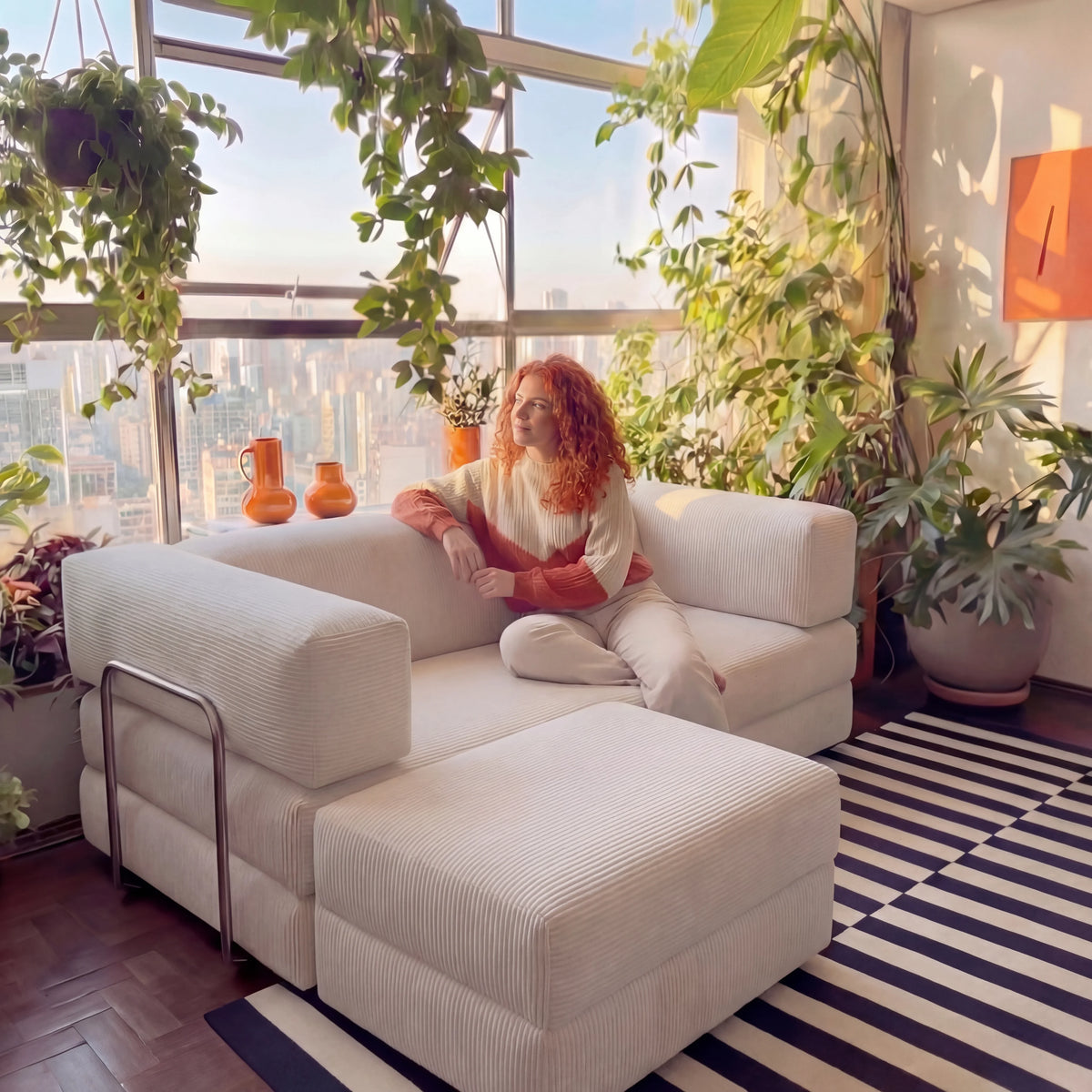Sofá Cama Bloom - Sofá na Caixa + Apoio de Pé Bloom Tecido Cotelê Linho