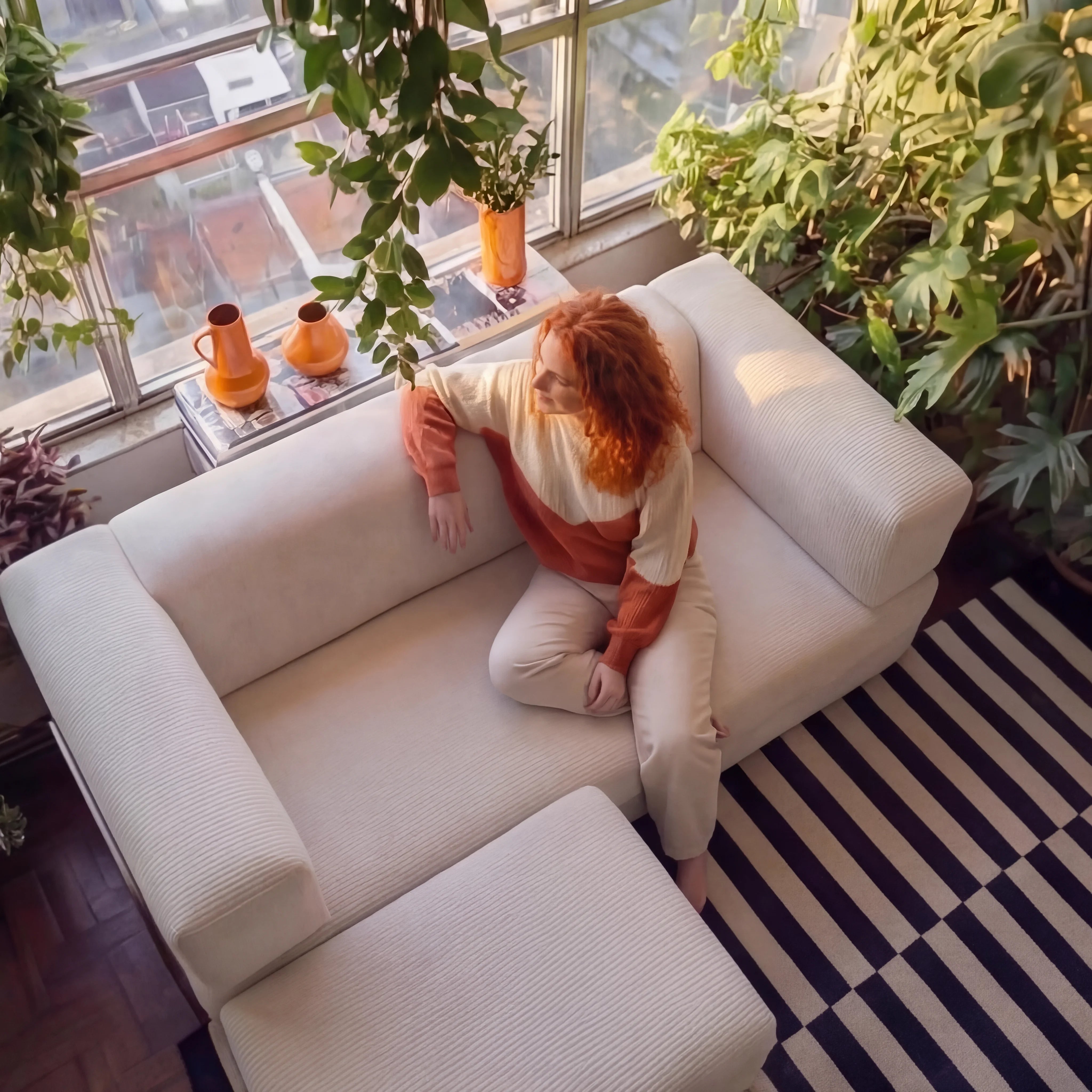 Sofá Cama Bloom - Sofá na Caixa + Apoio de Pé Bloom Tecido Cotelê Linho