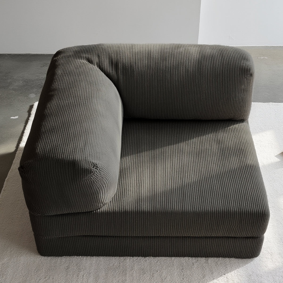 Poltrona do Sofá Cama Bloom Tecido Boucle Cinza - Sofá na Caixa · detalhe na cor cinza · vista 9