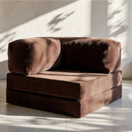 Sofá Cama Bloom - Sofá na Caixa + Poltrona Bloom Tecido Boucle Marrom · detalhe na cor marrom · vista 5