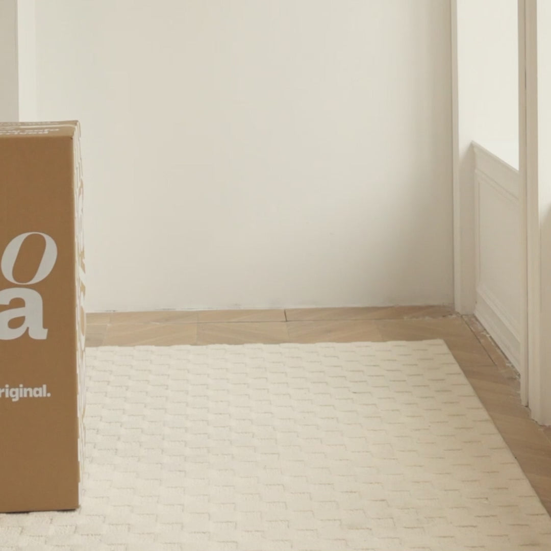 Kit Poltrona Design 1973 + Apoio para pés - Courino