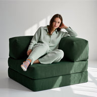 Sofá Cama Bloom - Sofá na Caixa + Poltrona Bloom Tecido Boucle Verde Musgo · detalhe na cor verde · vista 4