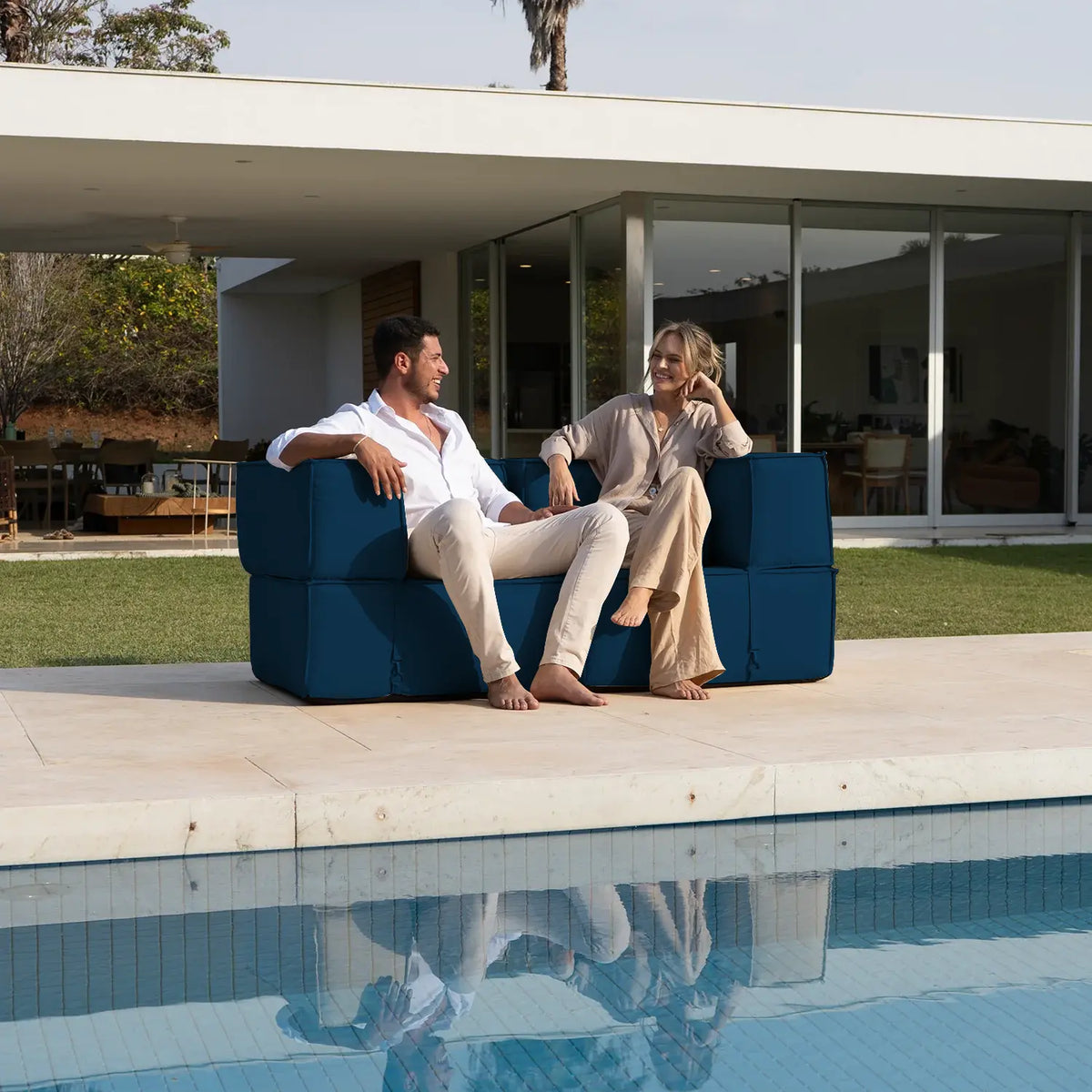 Sofá Lounge Zimma Azul com 2 Módulos · detalhe na cor azul