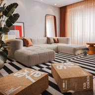Sofá na Caixa modular 3 lugares em Boucle - 1 Braço com 2 Chaises - Linho · em ambiente decorado